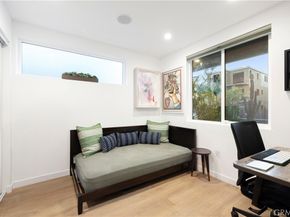 922 N Ridgewood Pl, Los Angeles CA 90038