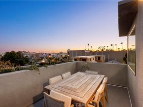 922 N Ridgewood Pl, Los Angeles CA 90038