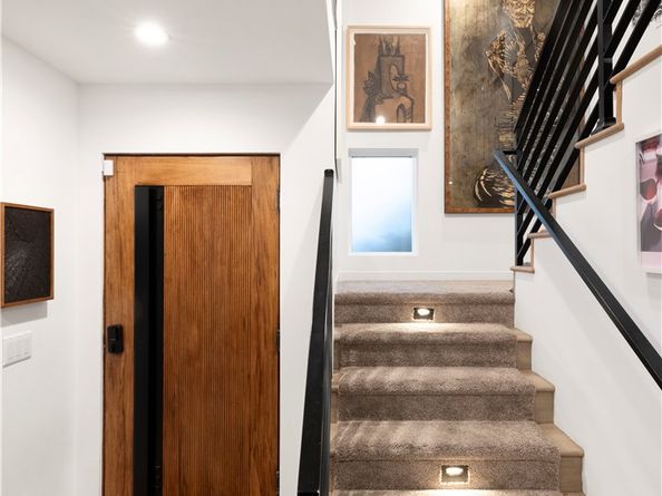 922 N Ridgewood Pl, Los Angeles CA 90038