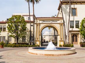 922 N Ridgewood Pl, Los Angeles CA 90038