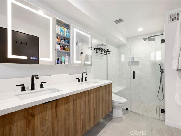 922 N Ridgewood Pl, Los Angeles CA 90038