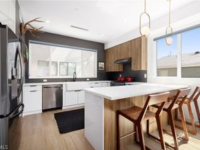 922 N Ridgewood Pl, Los Angeles CA 90038