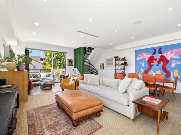 922 N Ridgewood Pl, Los Angeles CA 90038