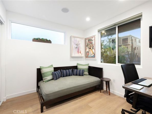 922 N Ridgewood Pl, Los Angeles CA 90038