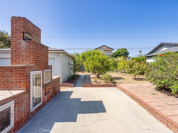 6633 Riverton Avenue, North Hollywood CA 91606