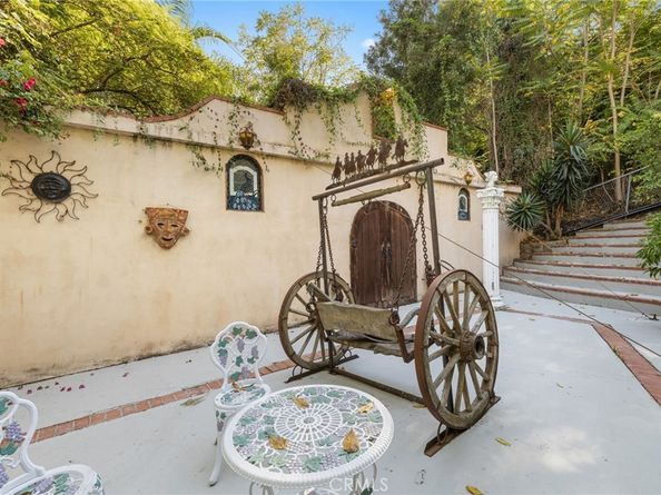 3916 Carnavon, Los Angeles CA 90027