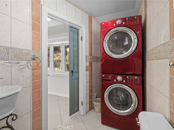 3916 Carnavon, Los Angeles CA 90027