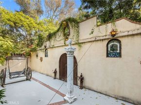 3916 Carnavon, Los Angeles CA 90027