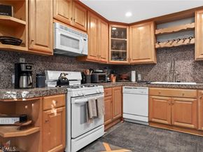 22900 Hatteras, Woodland Hills CA 91367