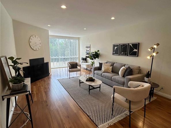 12720 Burbank 114, Valley Village CA 91607