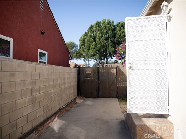 9726 Kauffman Avenue, South Gate CA 91355