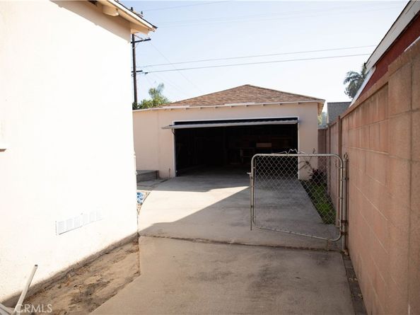 9726 Kauffman Avenue, South Gate CA 91355