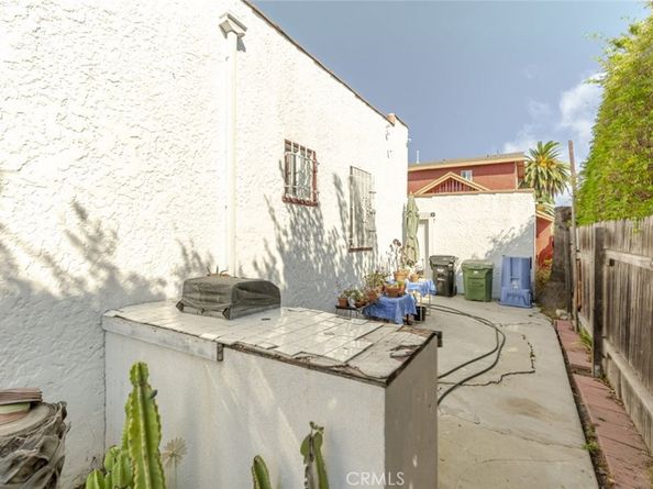 8110 S Halldale Avenue, Los Angeles CA 90047