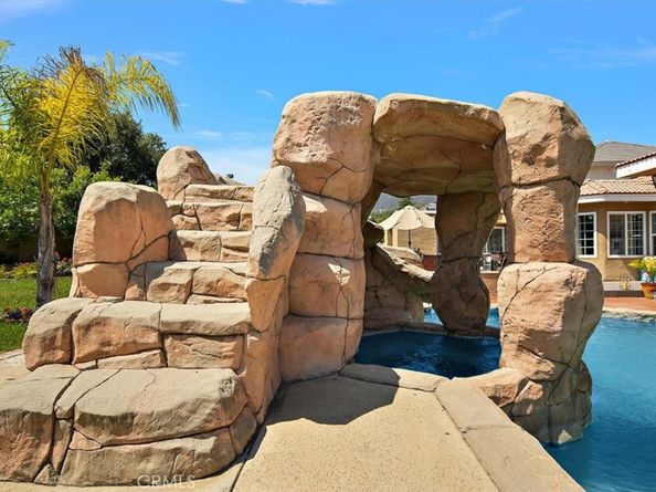 2335 N San Antonio Avenue, Upland CA 91784