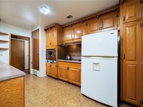 549 California, Claremont CA 91711