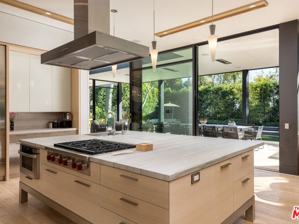 814 Toulon Drive, Pacific Palisades CA 90272