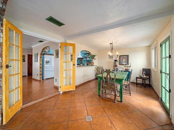9475 Wharton Rd, Santee CA 92071