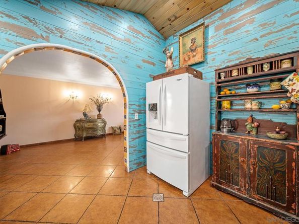 9475 Wharton Rd, Santee CA 92071