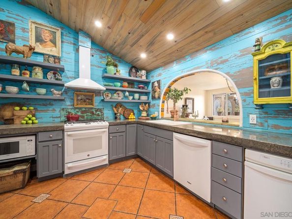 9475 Wharton Rd, Santee CA 92071