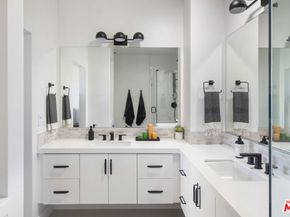1417 N Lincoln Lane, Los Angeles CA 90041