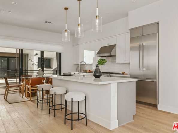 3218 S Barrington Avenue, Los Angeles CA 90066