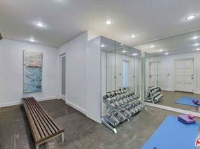 7218 Mulholland Drive, Los Angeles CA 90068