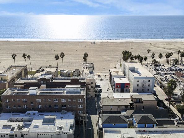 24 Dudley Avenue, Venice CA 90291