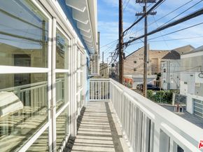 24 Dudley Avenue, Venice CA 90291
