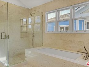 24 Dudley Avenue, Venice CA 90291