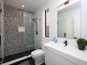 2435 S Penmar Avenue, Venice CA 90291