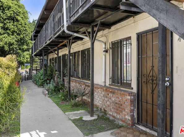 2334 Valley Street, Los Angeles CA 90057