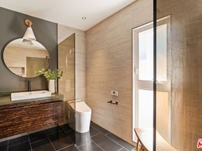 5549 Senford Avenue, Los Angeles CA 90056