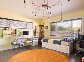 5549 Senford Avenue, Los Angeles CA 90056