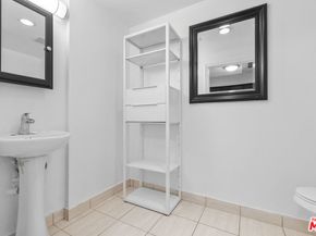 5633 Carlton Way 203, Los Angeles CA 90028