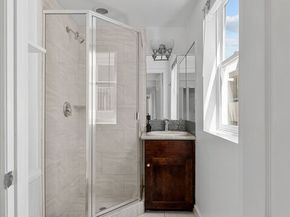 5633 Carlton Way 203, Los Angeles CA 90028