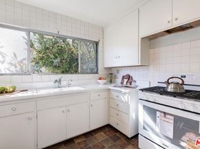 11120 Queensland Street C26, Los Angeles CA 90034