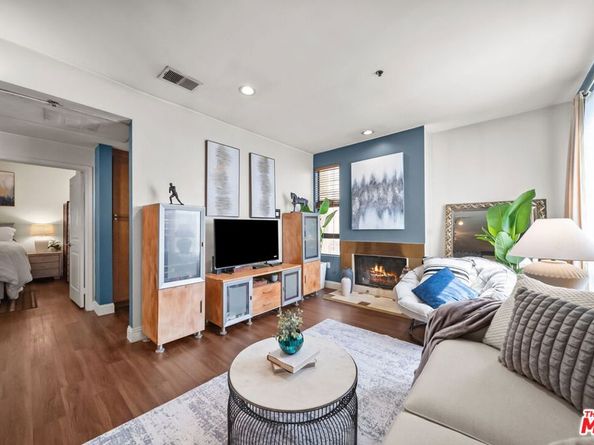 6938 Laurel Canyon Boulevard 310, North Hollywood CA 91605