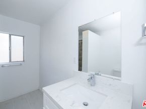 527 N Cummings Street, Los Angeles CA 90033