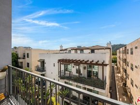 10878 Bloomfield Street 406, Toluca Lake CA 91602