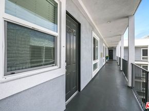 10878 Bloomfield Street 406, Toluca Lake CA 91602