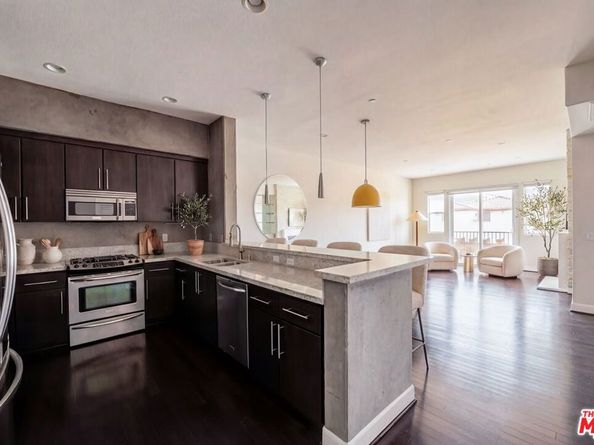 10878 Bloomfield Street 406, Toluca Lake CA 91602