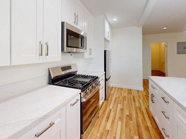 535 Woodbury Road, Glendale CA 91206