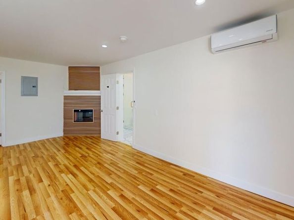 535 Woodbury Road, Glendale CA 91206