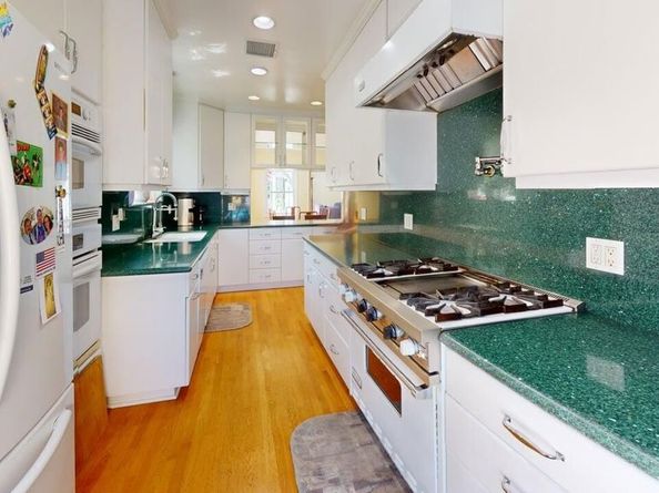 535 Woodbury Road, Glendale CA 91206