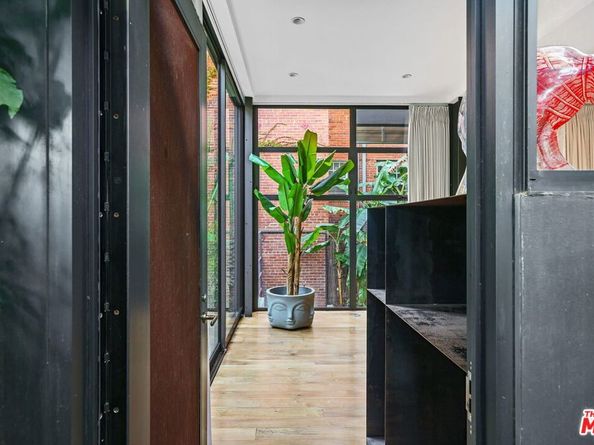 7 Vicente Terrace, Santa Monica CA 90401