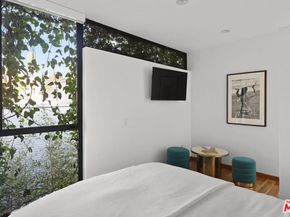 7 Vicente Terrace, Santa Monica CA 90401