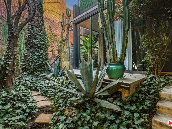 7 Vicente Terrace, Santa Monica CA 90401