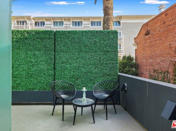 7 Vicente Terrace, Santa Monica CA 90401