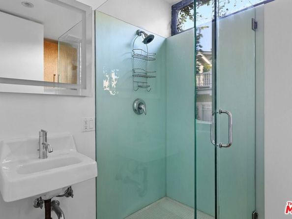 7 Vicente Terrace, Santa Monica CA 90401