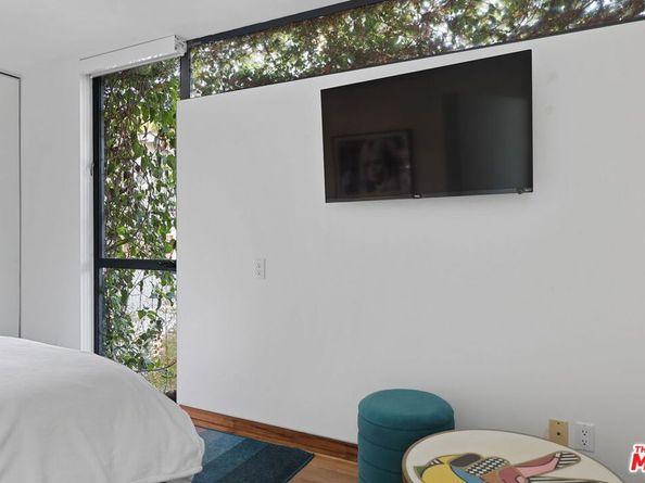 7 Vicente Terrace, Santa Monica CA 90401